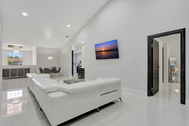 6584 Villa Sonrisa Drive 1122, Boca Raton, FL 33433