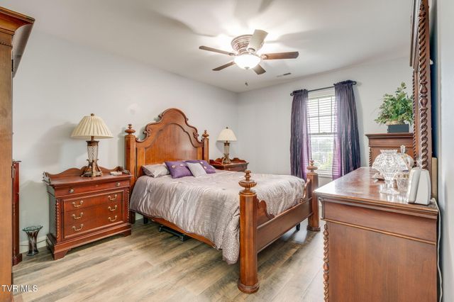 214 Brooks Landing Circle, Rogersville, TN 37857