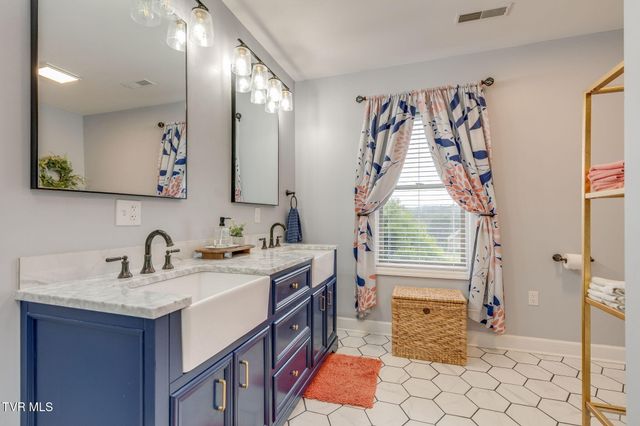 214 Brooks Landing Circle, Rogersville, TN 37857