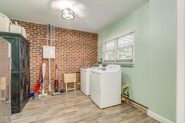 214 Brooks Landing Circle, Rogersville, TN 37857