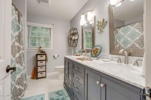 214 Brooks Landing Circle, Rogersville, TN 37857