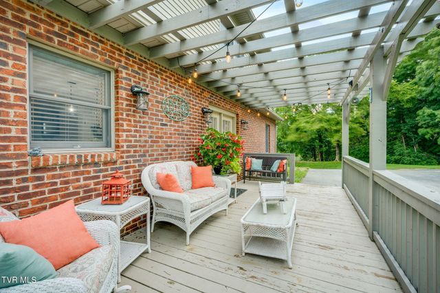 214 Brooks Landing Circle, Rogersville, TN 37857