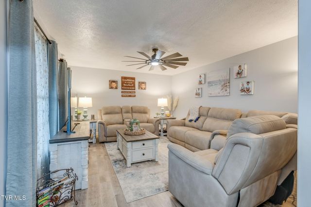 214 Brooks Landing Circle, Rogersville, TN 37857