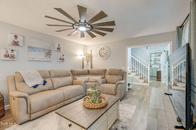 214 Brooks Landing Circle, Rogersville, TN 37857
