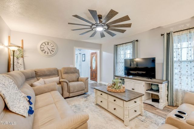 214 Brooks Landing Circle, Rogersville, TN 37857