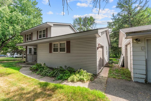 5352 Eagle Creek Boulevard, Shakopee, MN 55379