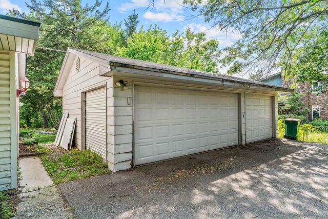 5352 Eagle Creek Boulevard, Shakopee, MN 55379