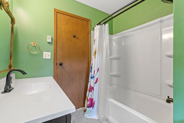 5352 Eagle Creek Boulevard, Shakopee, MN 55379
