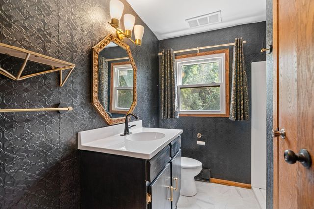 5352 Eagle Creek Boulevard, Shakopee, MN 55379