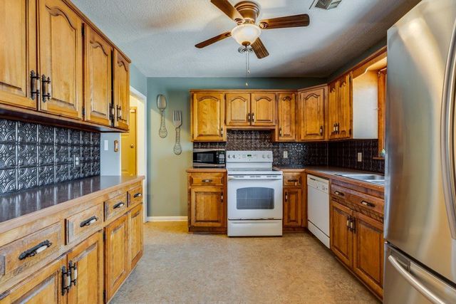 5514 E Kinkaid St, Wichita, KS 67218