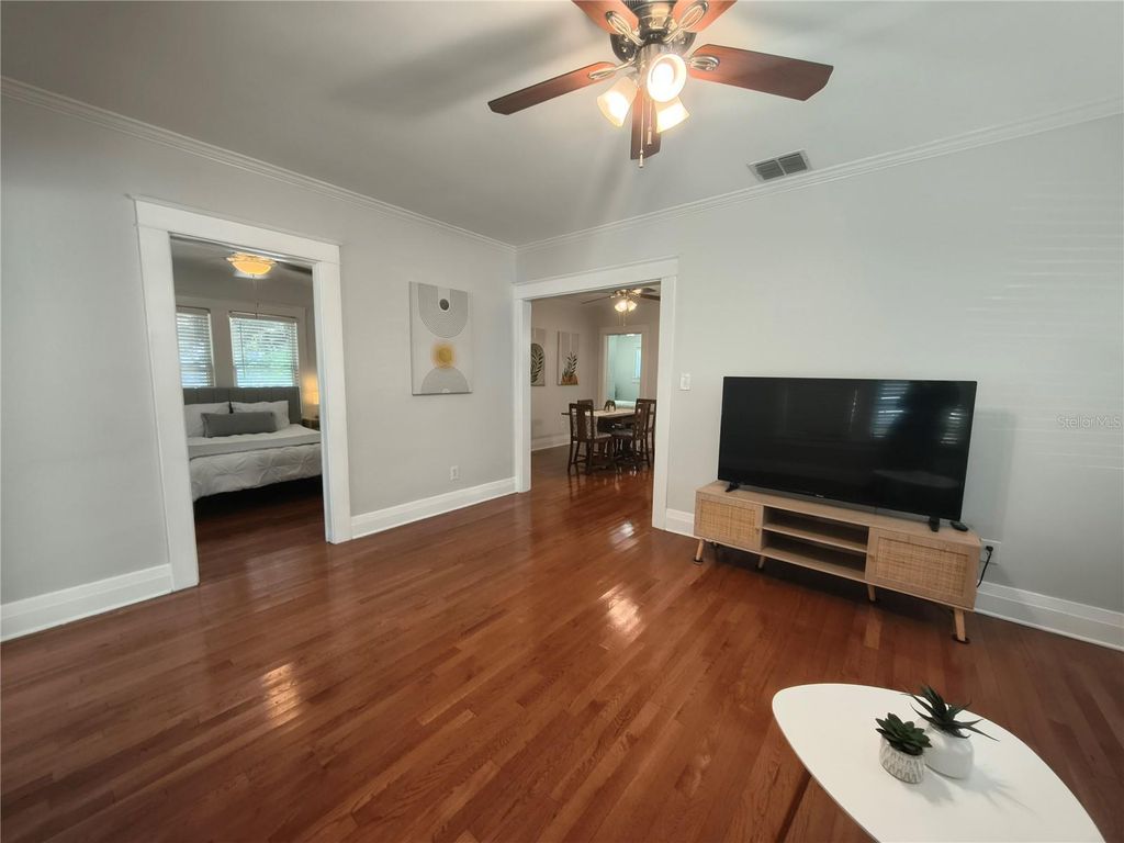 Image 11 of property listing at 708 W IDLEWILD AVENUE, Tampa, FL 33604