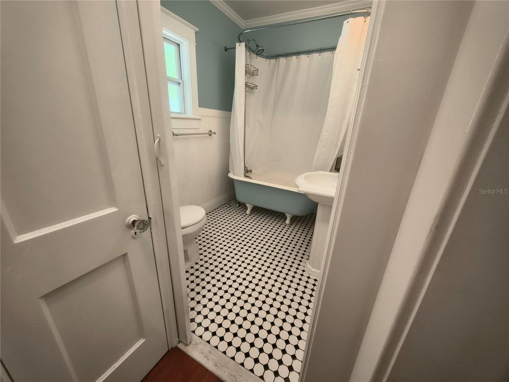 Image 20 of property listing at 708 W IDLEWILD AVENUE, Tampa, FL 33604