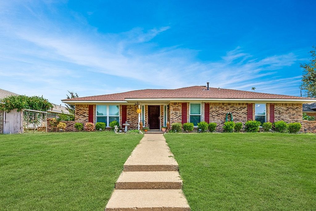 2204 Brighton Lane, Plano, TX 75075