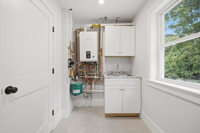 27 Geraldine Drive, Norwood, MA 02062