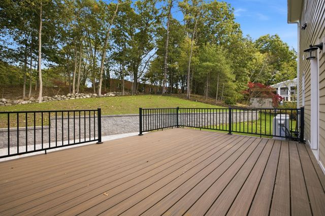 27 Geraldine Drive, Norwood, MA 02062