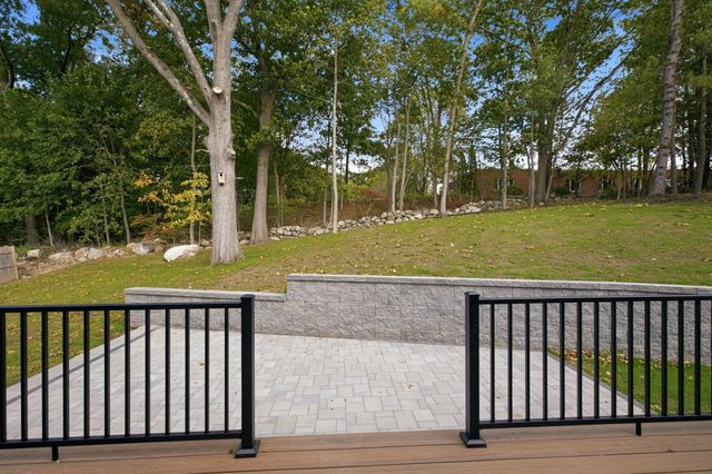 27 Geraldine Drive, Norwood, MA 02062