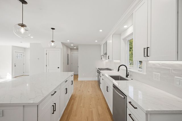 27 Geraldine Drive, Norwood, MA 02062