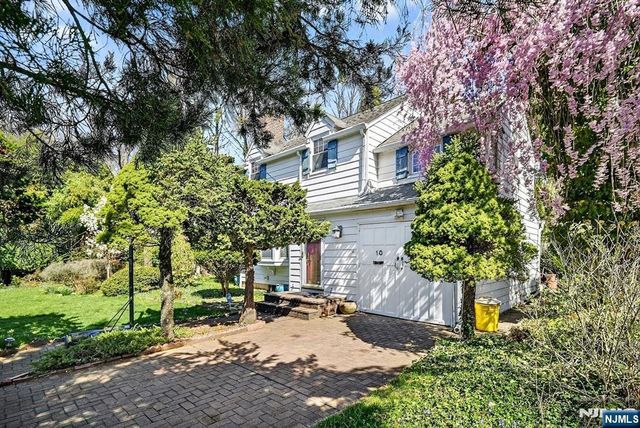 10 North Drive, East Brunswick, NJ 08816