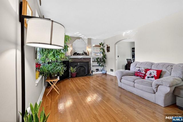 10 North Drive, East Brunswick, NJ 08816