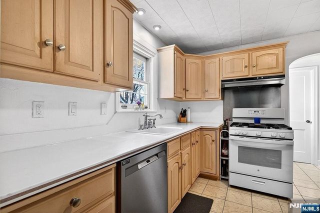 10 North Drive, East Brunswick, NJ 08816