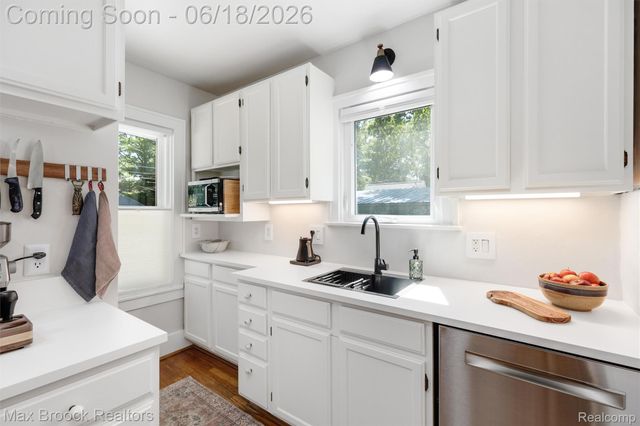 44 Kensington Boulevard, Pleasant Ridge, MI 48069