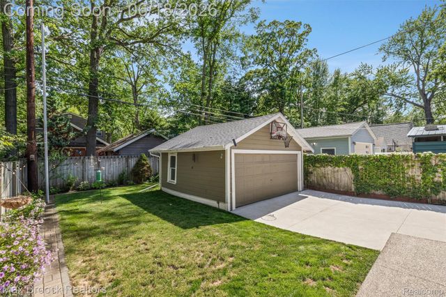 44 Kensington Boulevard, Pleasant Ridge, MI 48069
