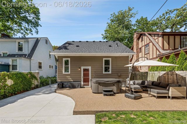 44 Kensington Boulevard, Pleasant Ridge, MI 48069
