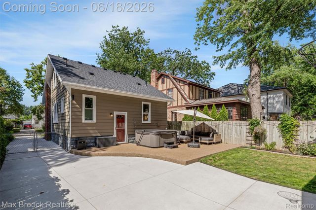 44 Kensington Boulevard, Pleasant Ridge, MI 48069