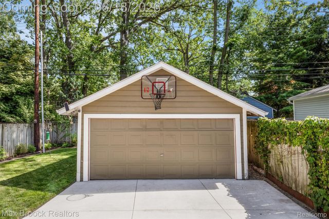 44 Kensington Boulevard, Pleasant Ridge, MI 48069