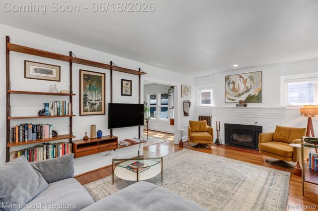 44 Kensington Boulevard, Pleasant Ridge, MI 48069