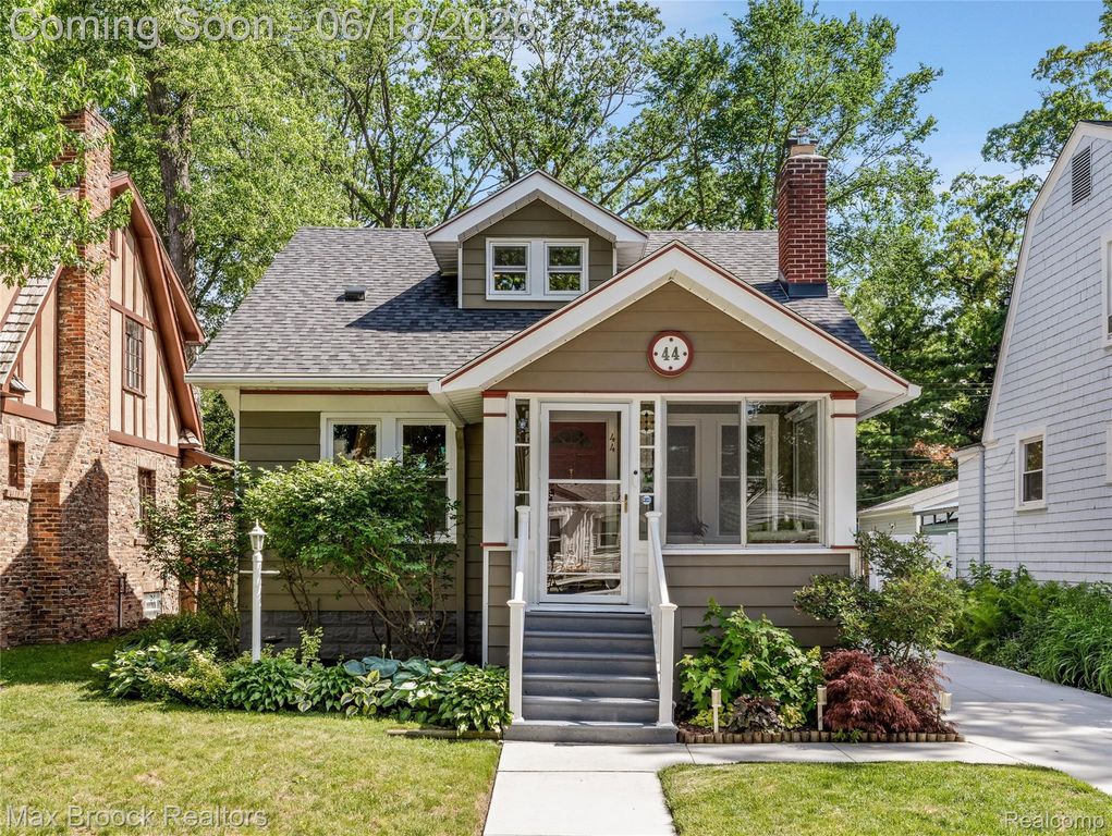 44 Kensington Boulevard, Pleasant Ridge, MI 48069