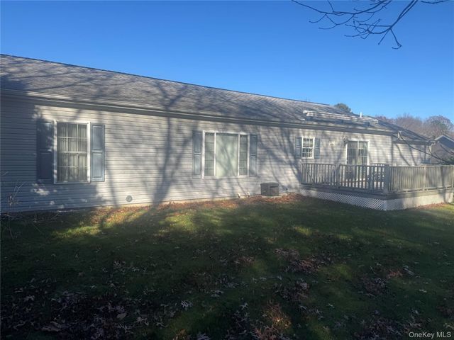 1407 Middle Road 275, Calverton, NY 11933