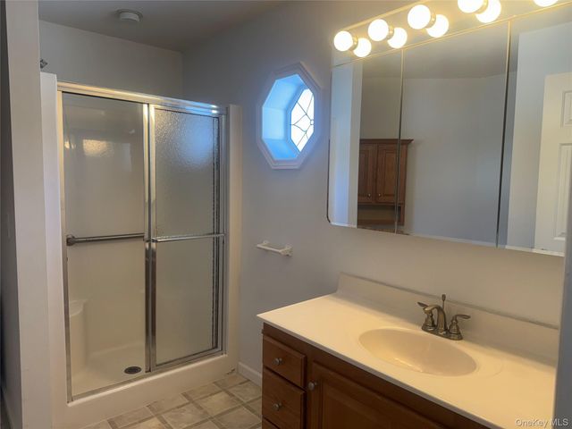 1407 Middle Road 275, Calverton, NY 11933