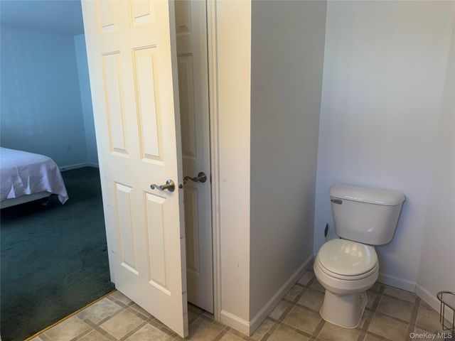 1407 Middle Road 275, Calverton, NY 11933