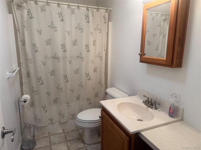 1407 Middle Road 275, Calverton, NY 11933