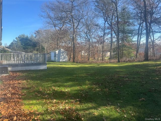 1407 Middle Road 275, Calverton, NY 11933