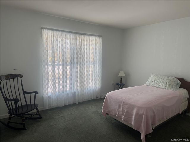 1407 Middle Road 275, Calverton, NY 11933