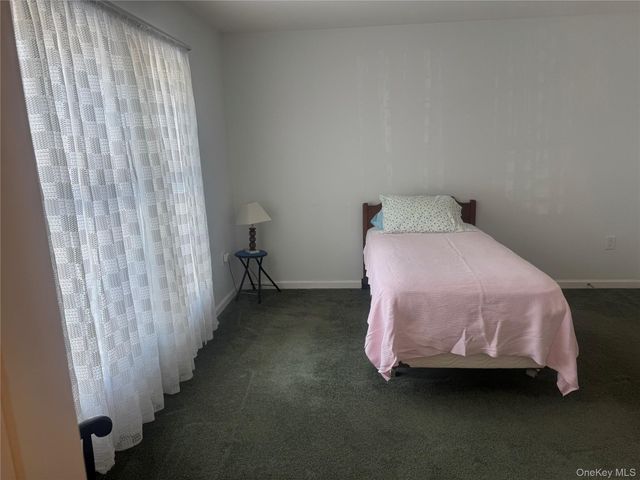 1407 Middle Road 275, Calverton, NY 11933