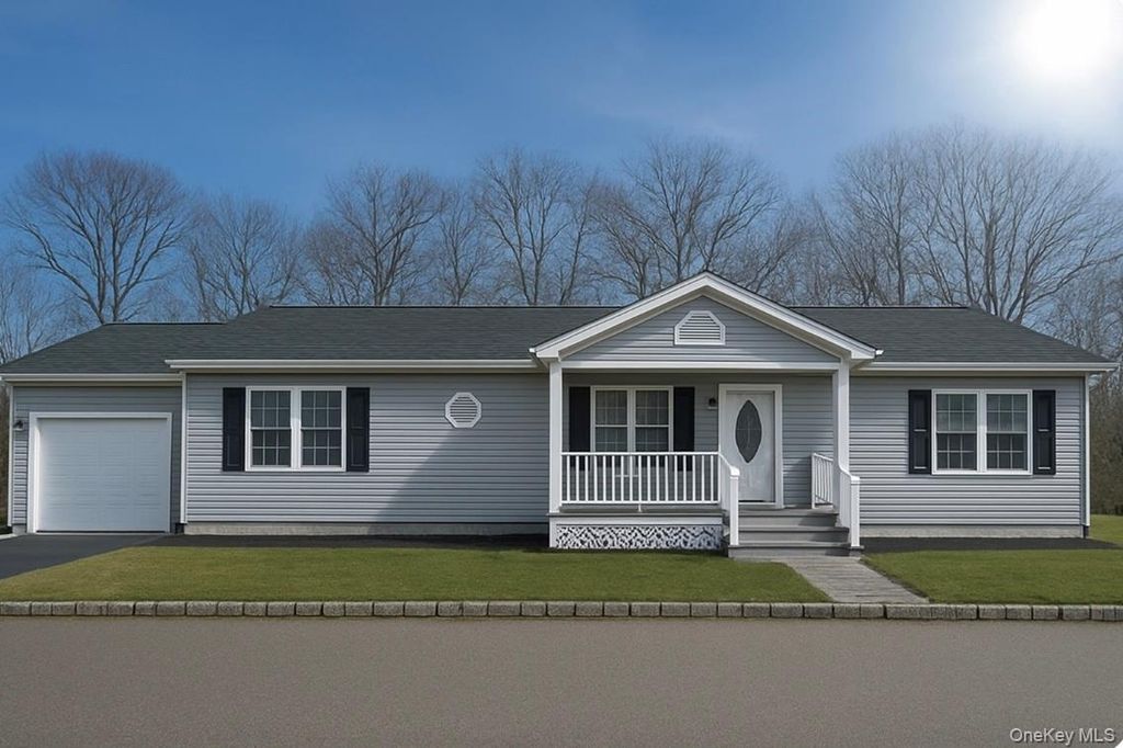 1407 Middle Road 275, Calverton, NY 11933