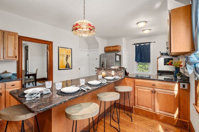 305 Central Street, Newton, MA 02466