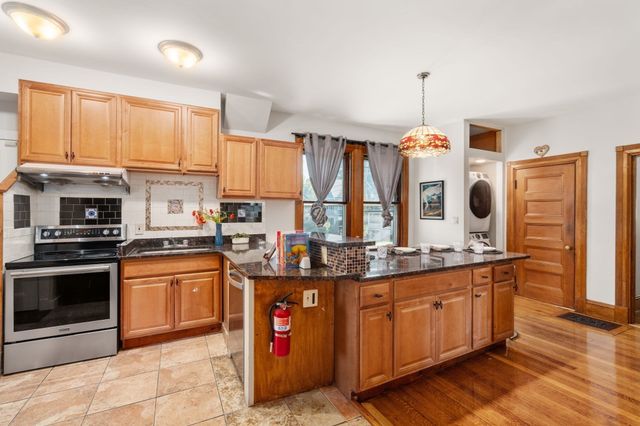 305 Central Street, Newton, MA 02466