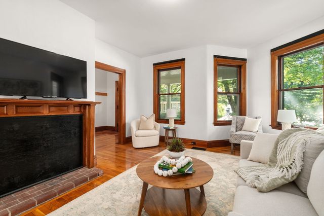 305 Central Street, Newton, MA 02466