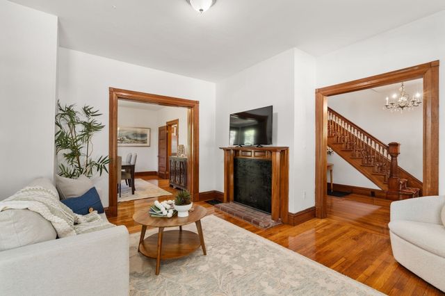 305 Central Street, Newton, MA 02466