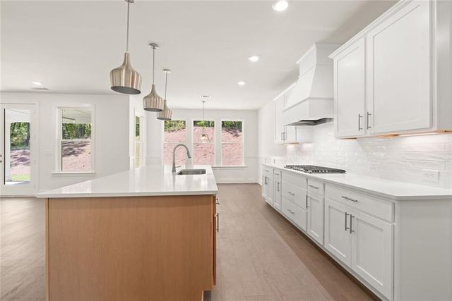 8330 Creekside Overlook Drive, Gainesville, GA 30506