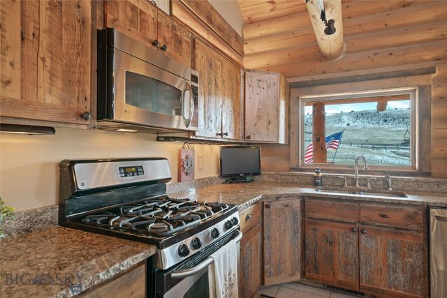 1460 Horseshoe Gulch Road, Manhattan, MT 59741