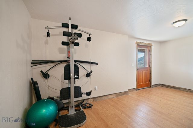 1460 Horseshoe Gulch Road, Manhattan, MT 59741