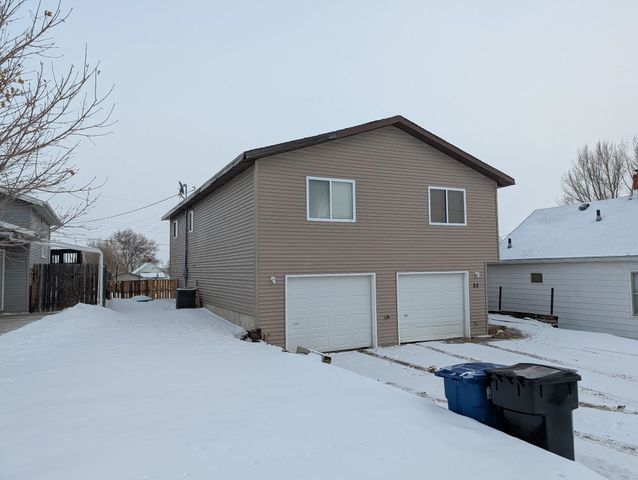 35 4th Ave SE, Dickinson, ND 58601