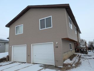 35 4th Ave SE, Dickinson, ND 58601
