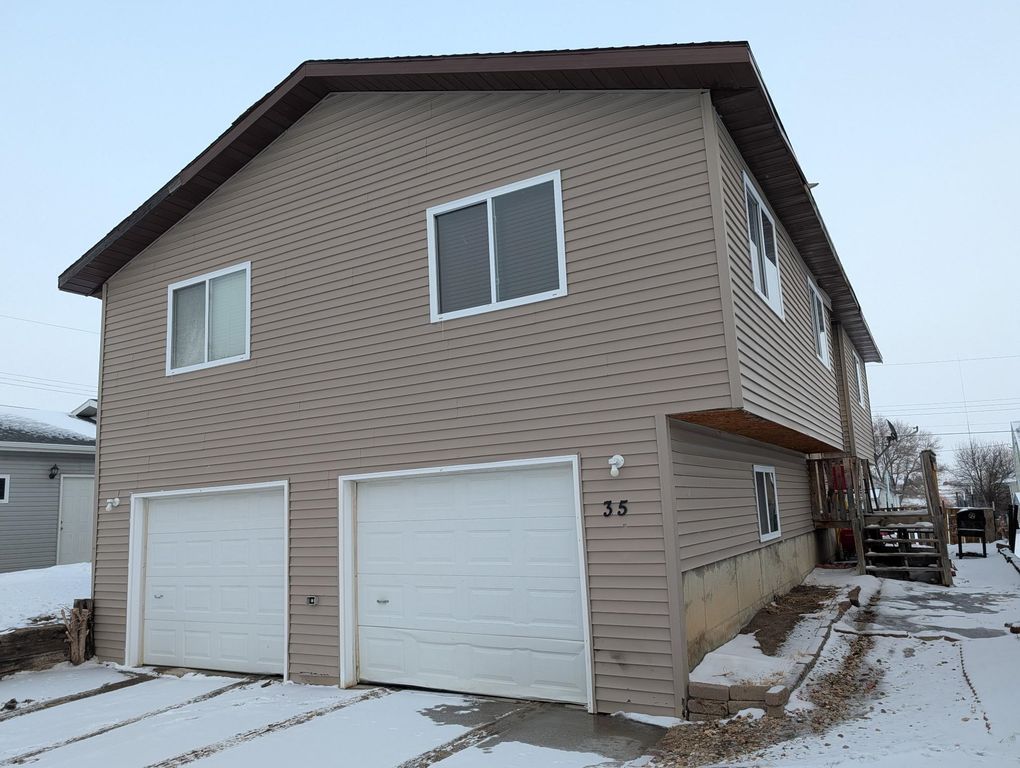 35 4th Ave SE, Dickinson, ND 58601