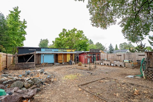 861 SE M Street, Grants Pass, OR 97526